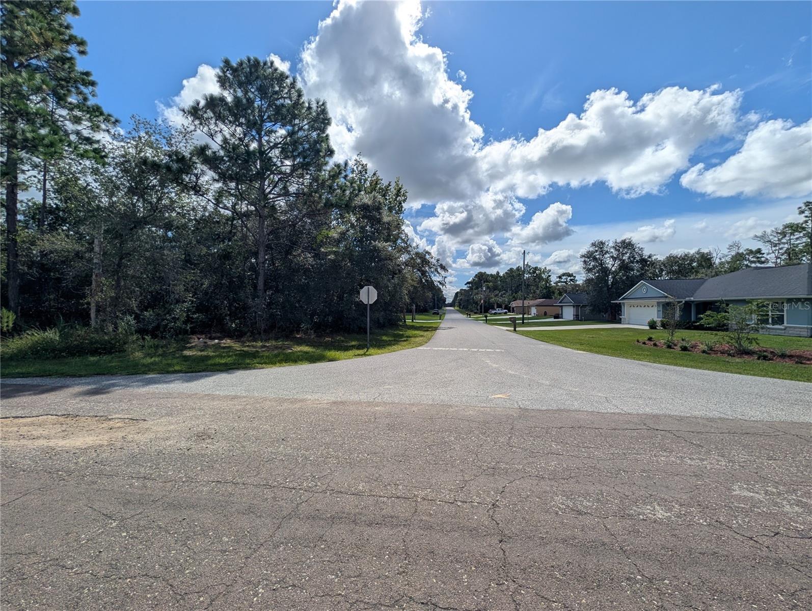 8479 N Brook Way Property Photo 3