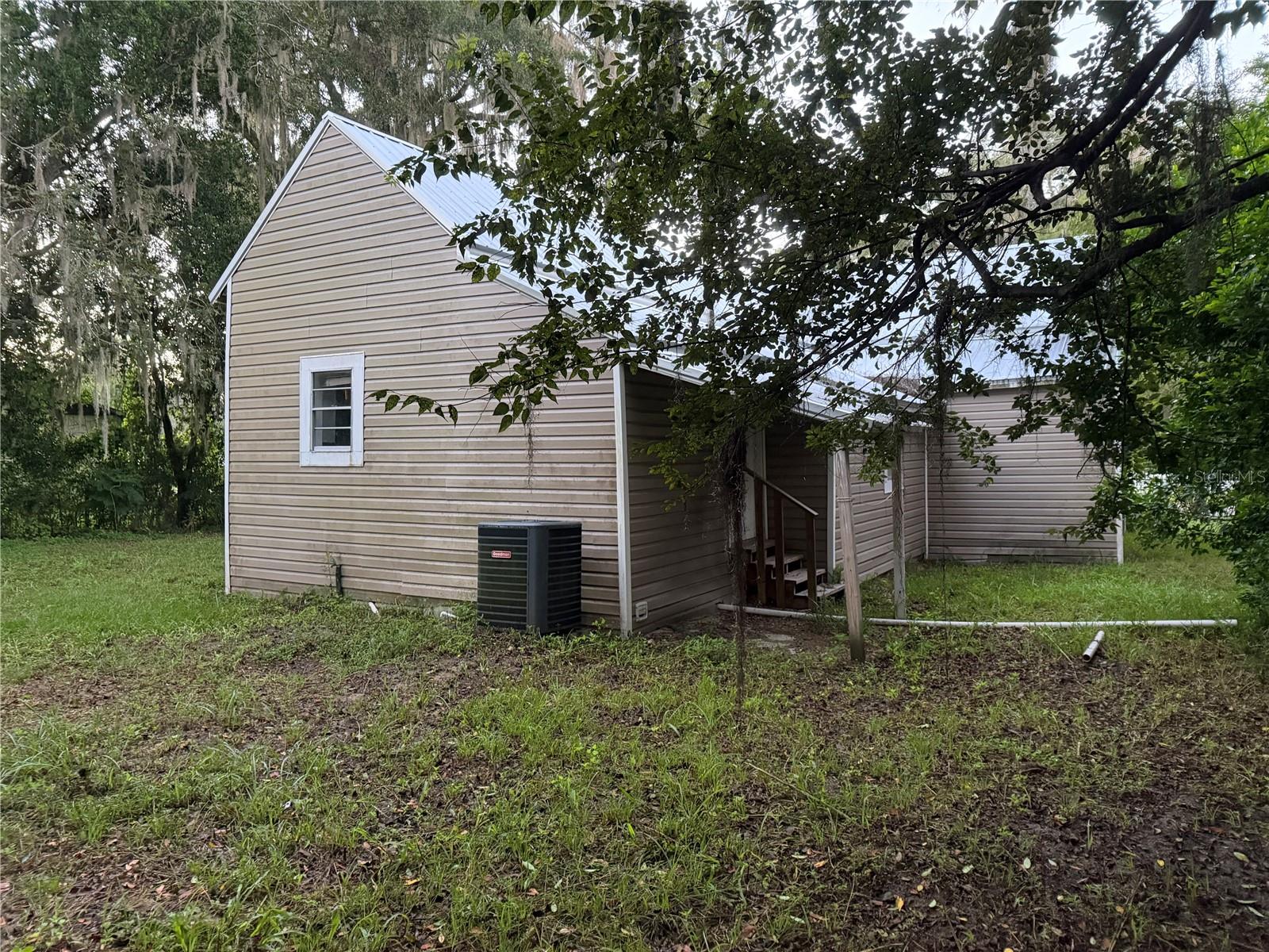 18737 Charlotte Ave Property Photo 3