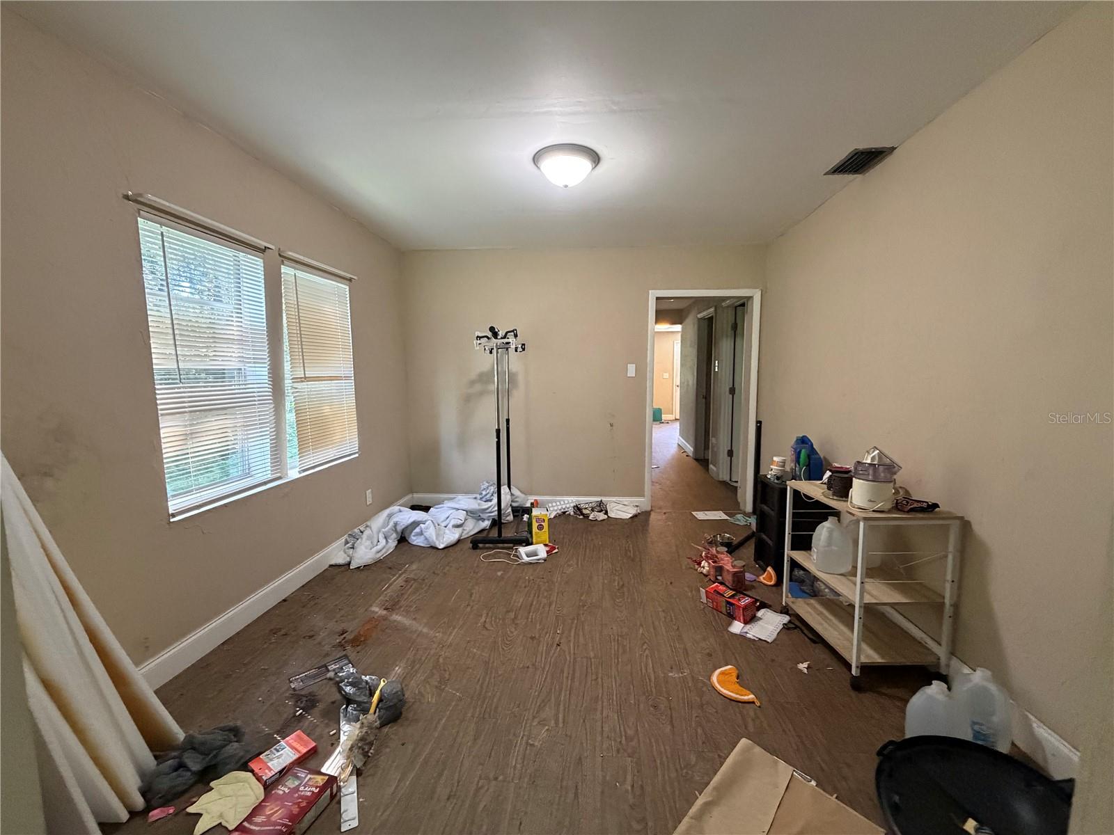 18737 Charlotte Ave Property Photo 6