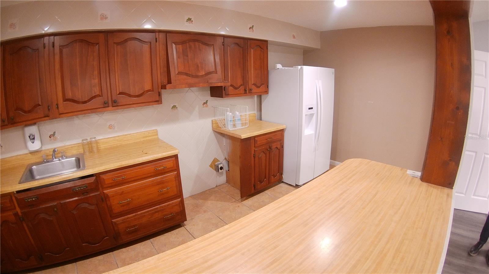 484 Emerald Rd Property Photo 4