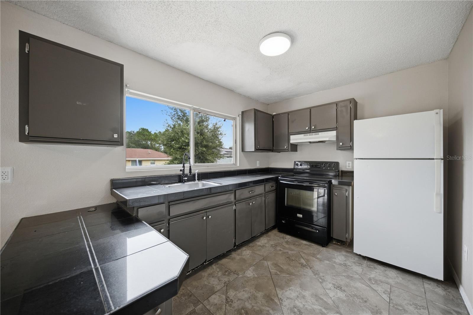 24 Cedar Ter Property Photo 3