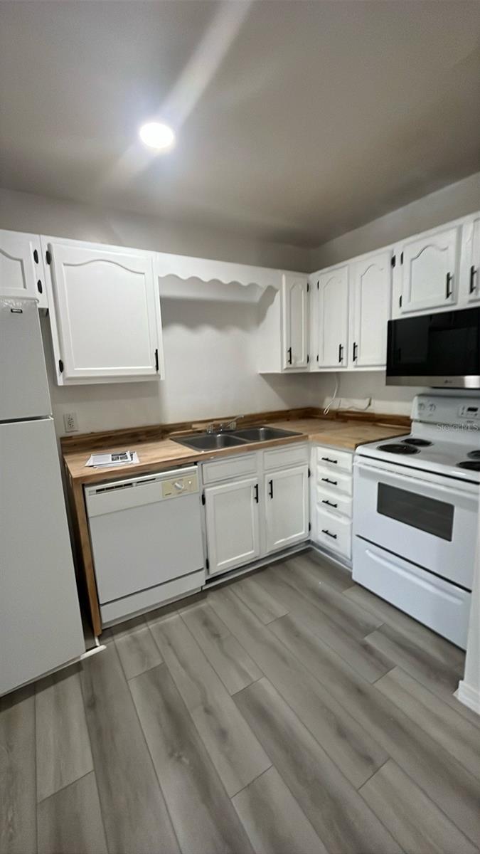 2404 Sw 31 Pl #6 & 7 Property Photo 9