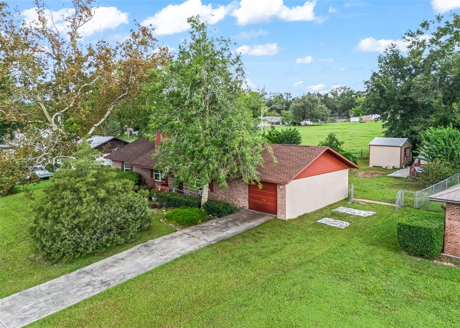 2677 Ne 60th Ln Property Photo 3