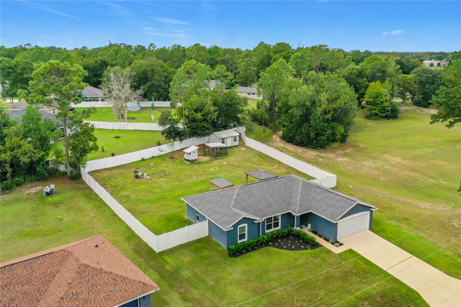 523 Bahia Circle Ter Property Photo 2