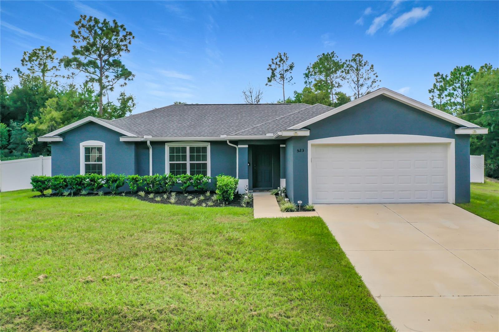 523 Bahia Circle Ter Property Photo 3