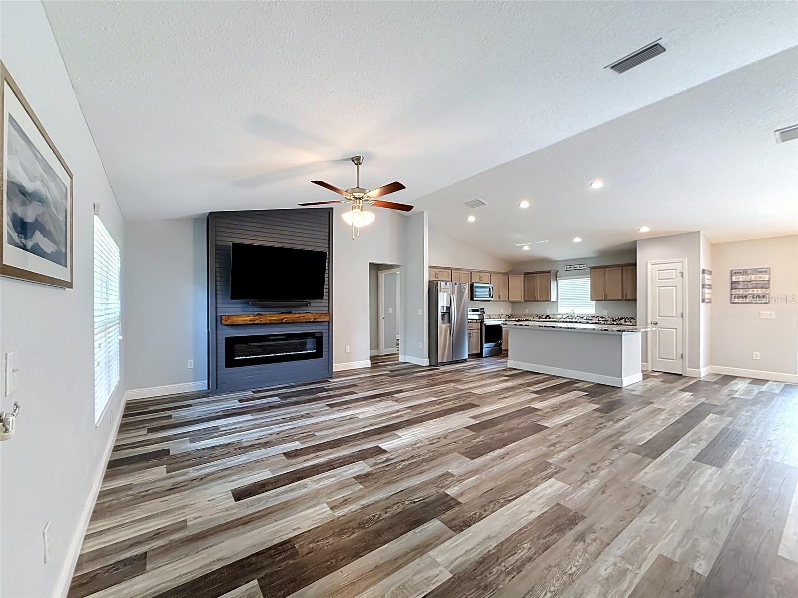523 Bahia Circle Ter Property Photo 16