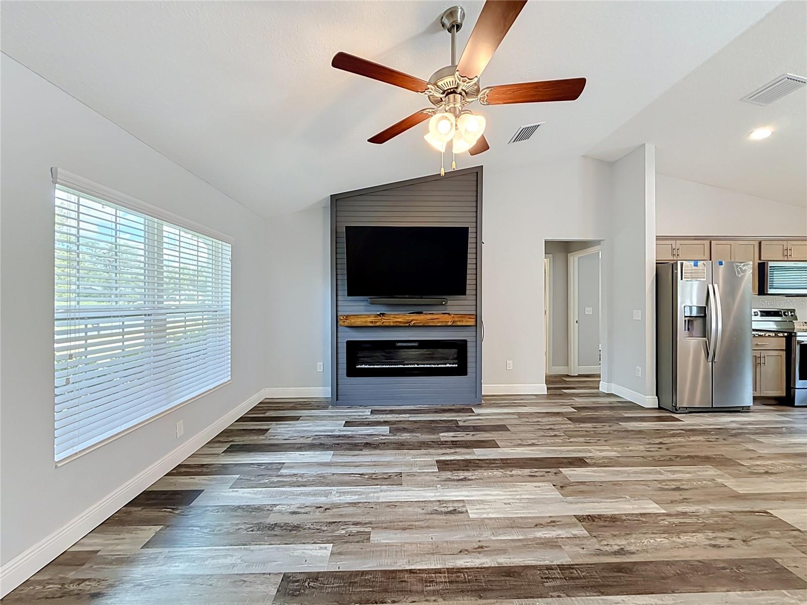 523 Bahia Circle Ter Property Photo 17