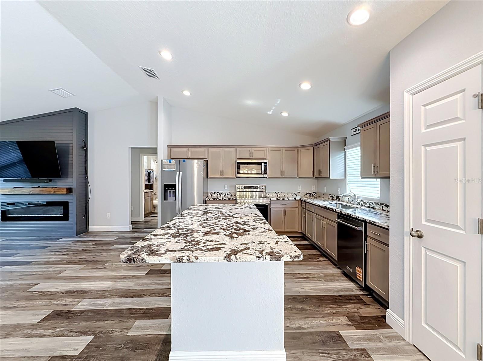 523 Bahia Circle Ter Property Photo 21