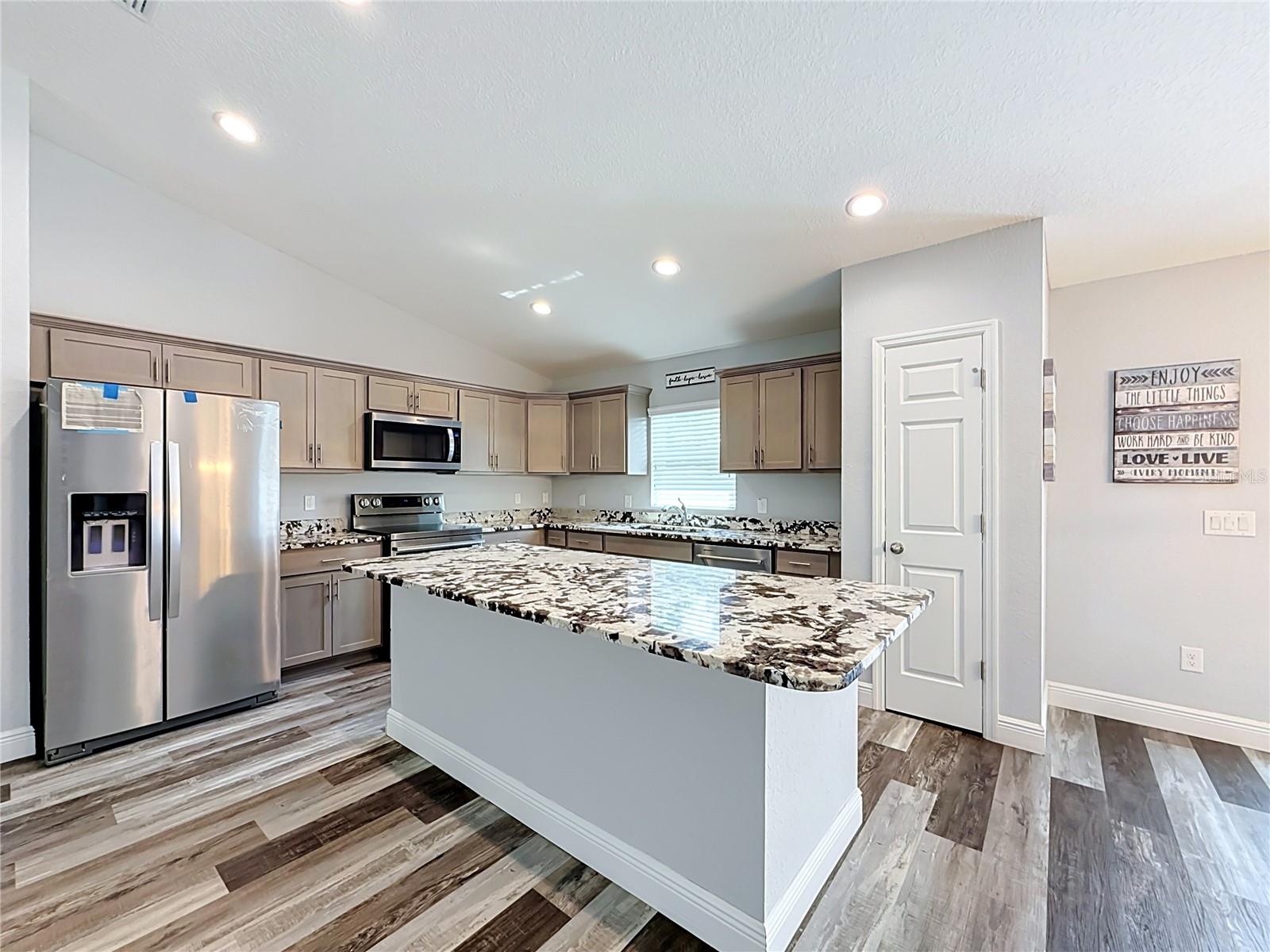 523 Bahia Circle Ter Property Photo 25