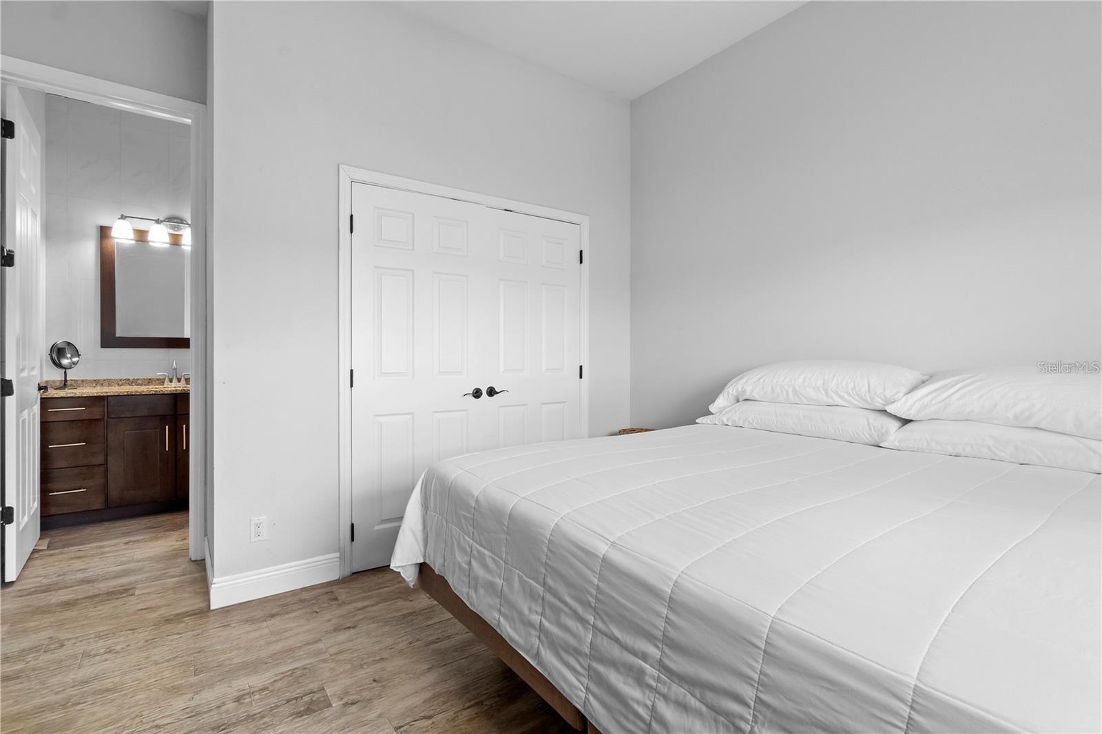1345-10 Ne 155 Pl Property Photo 26