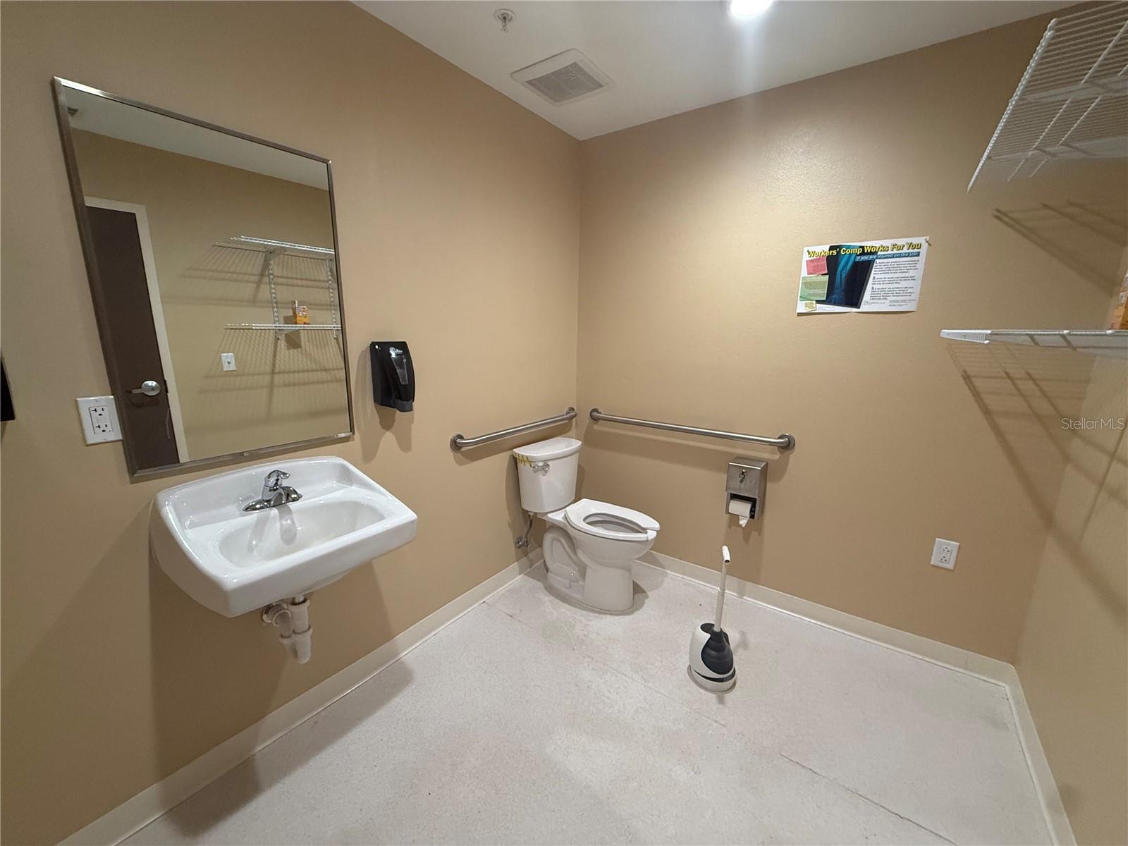 2221 Sw 19th Avenue Rd #200 Property Photo 10