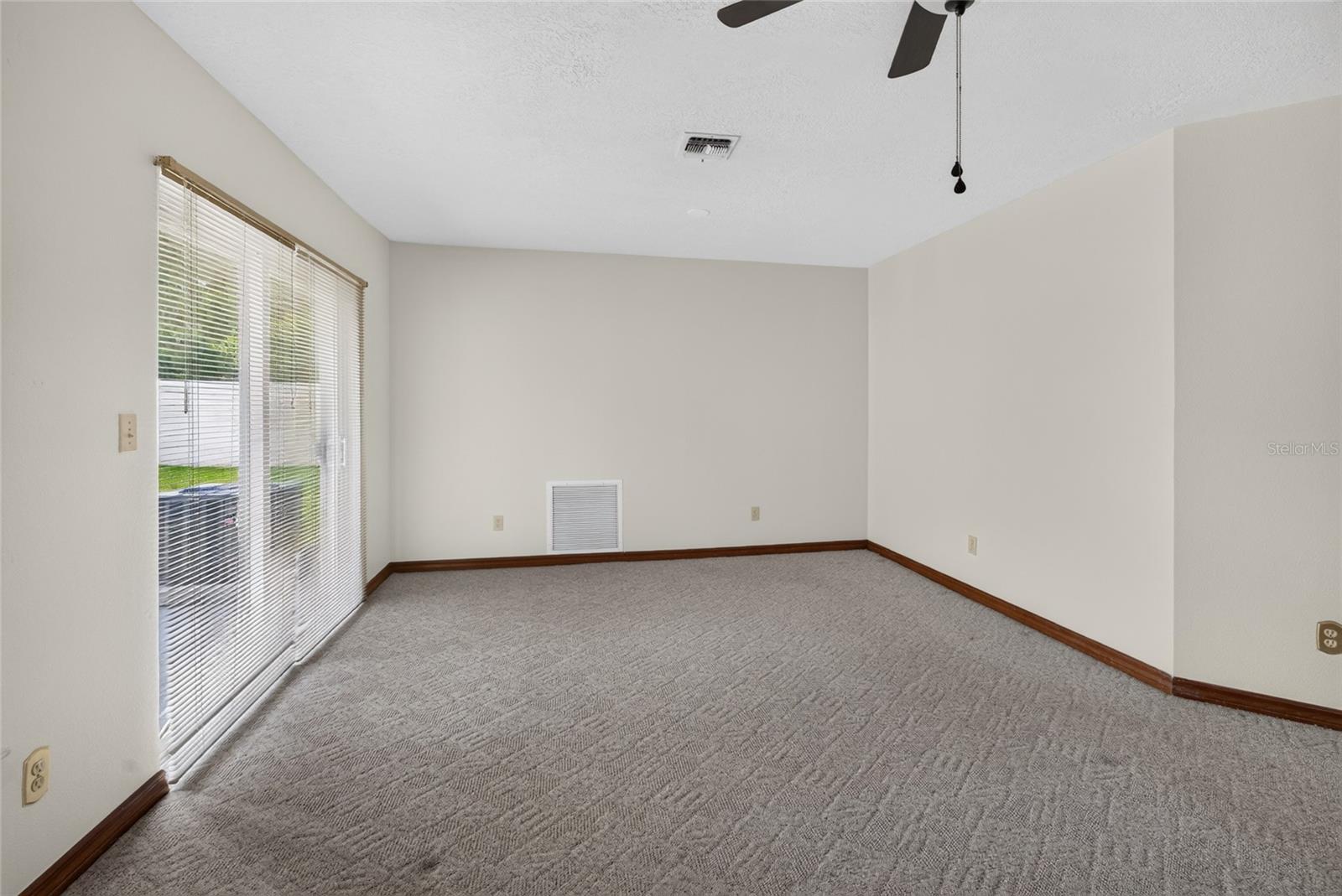 3745 Ne 18th Ave Property Photo 6
