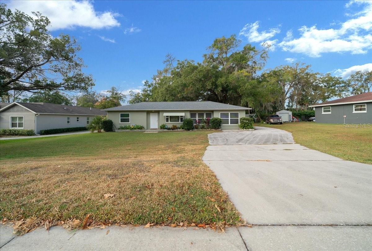 2810 Se Lake Weir Ave Property Photo 2