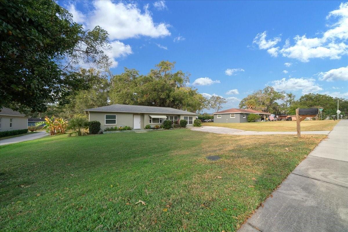 2810 Se Lake Weir Ave Property Photo 3