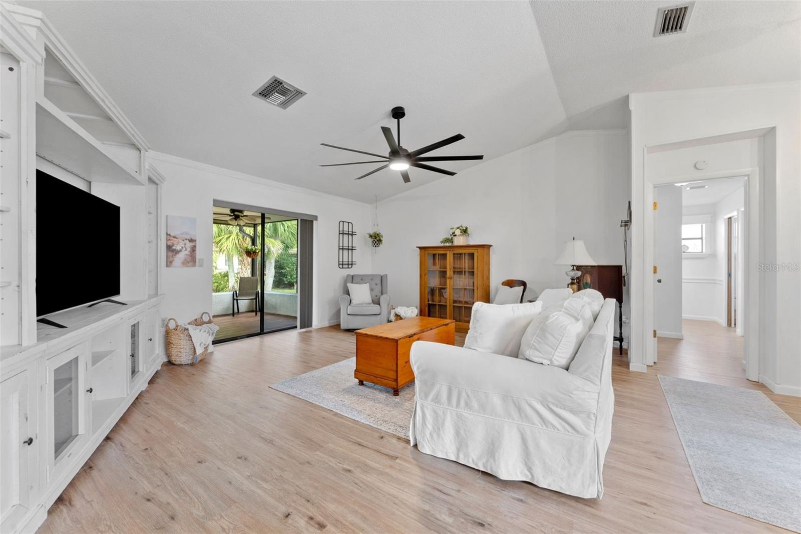 8428 Elgrove St Property Photo 8