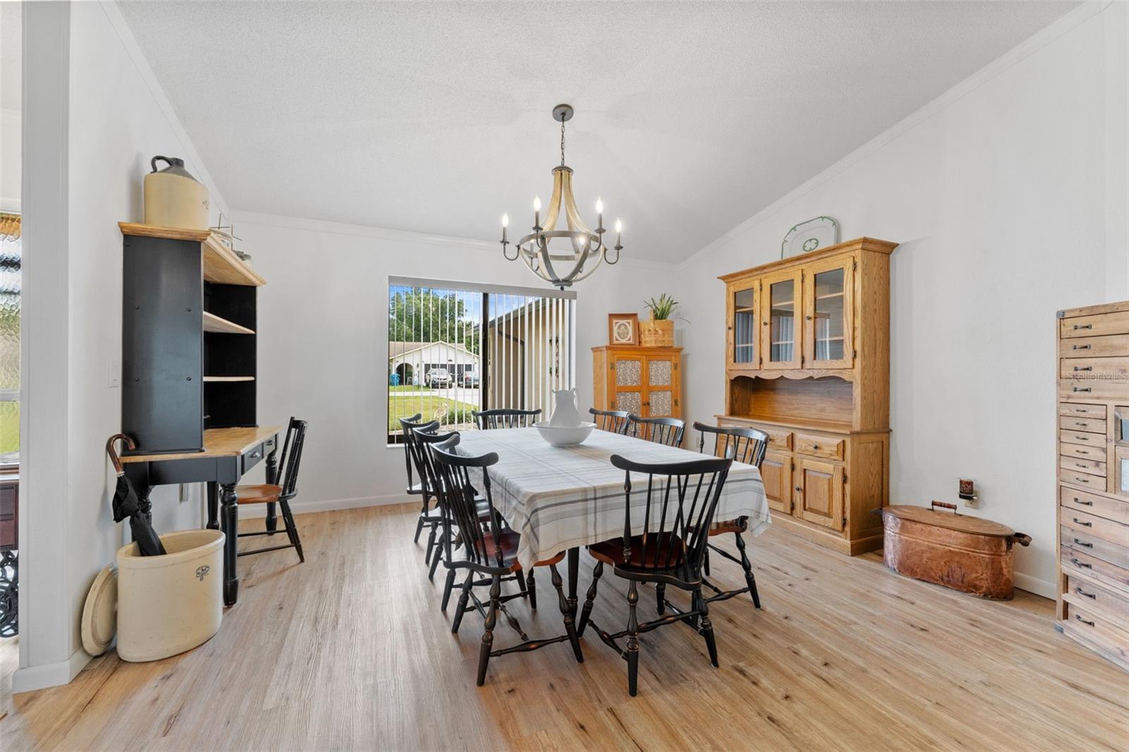 8428 Elgrove St Property Photo 10