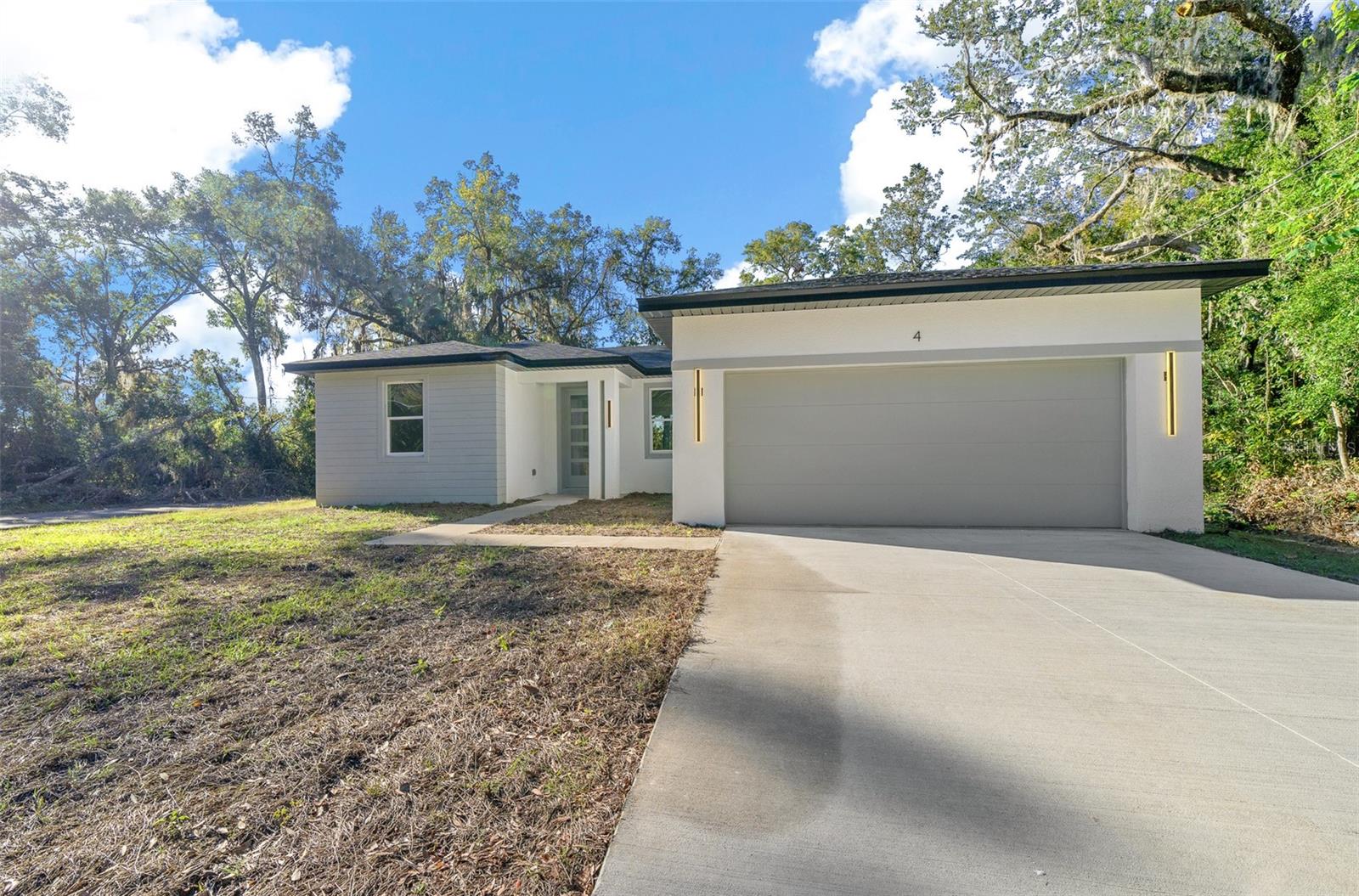 4 OAK CIR Property Photo 1