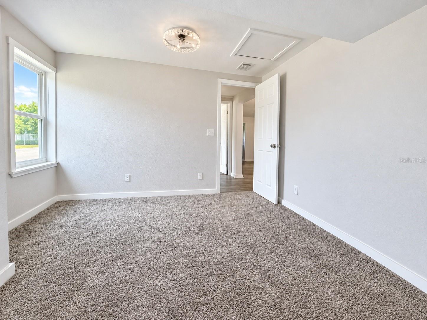 620 Oak St Property Photo 16