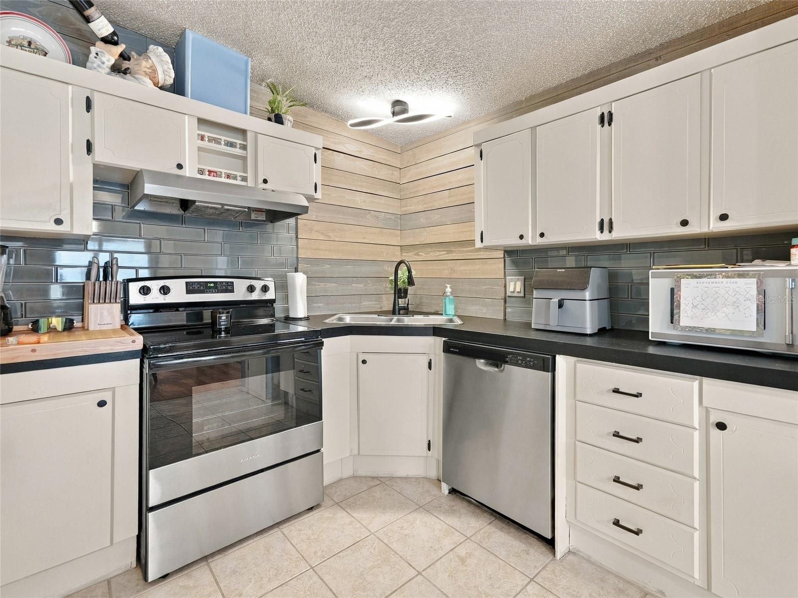 8641 Sw 62nd Ter Property Photo 12