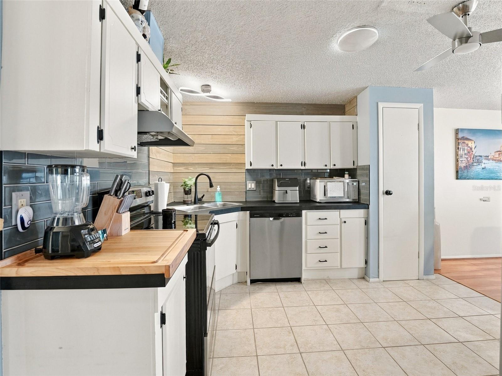 8641 Sw 62nd Ter Property Photo 13