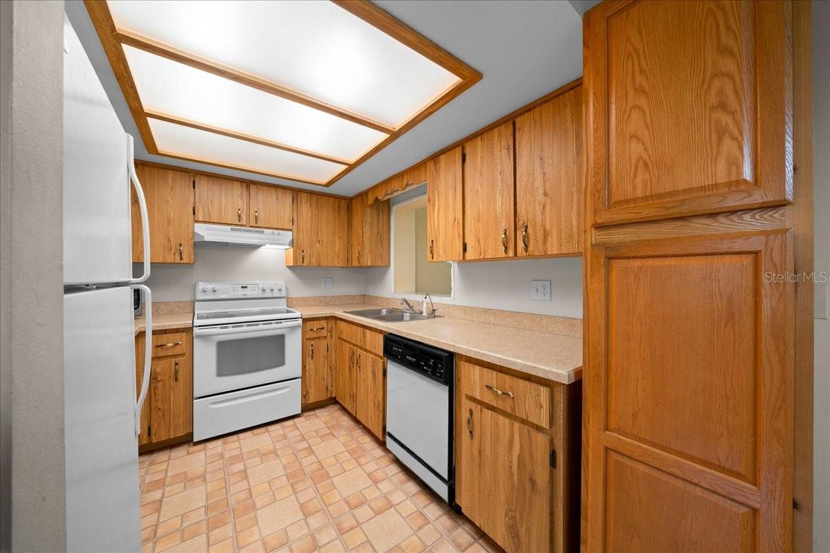 8599 E Hampton Point Rd Property Photo 9