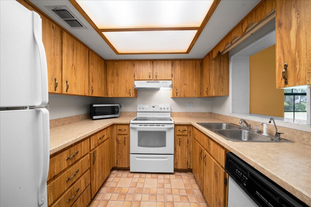 8599 E Hampton Point Rd Property Photo 10