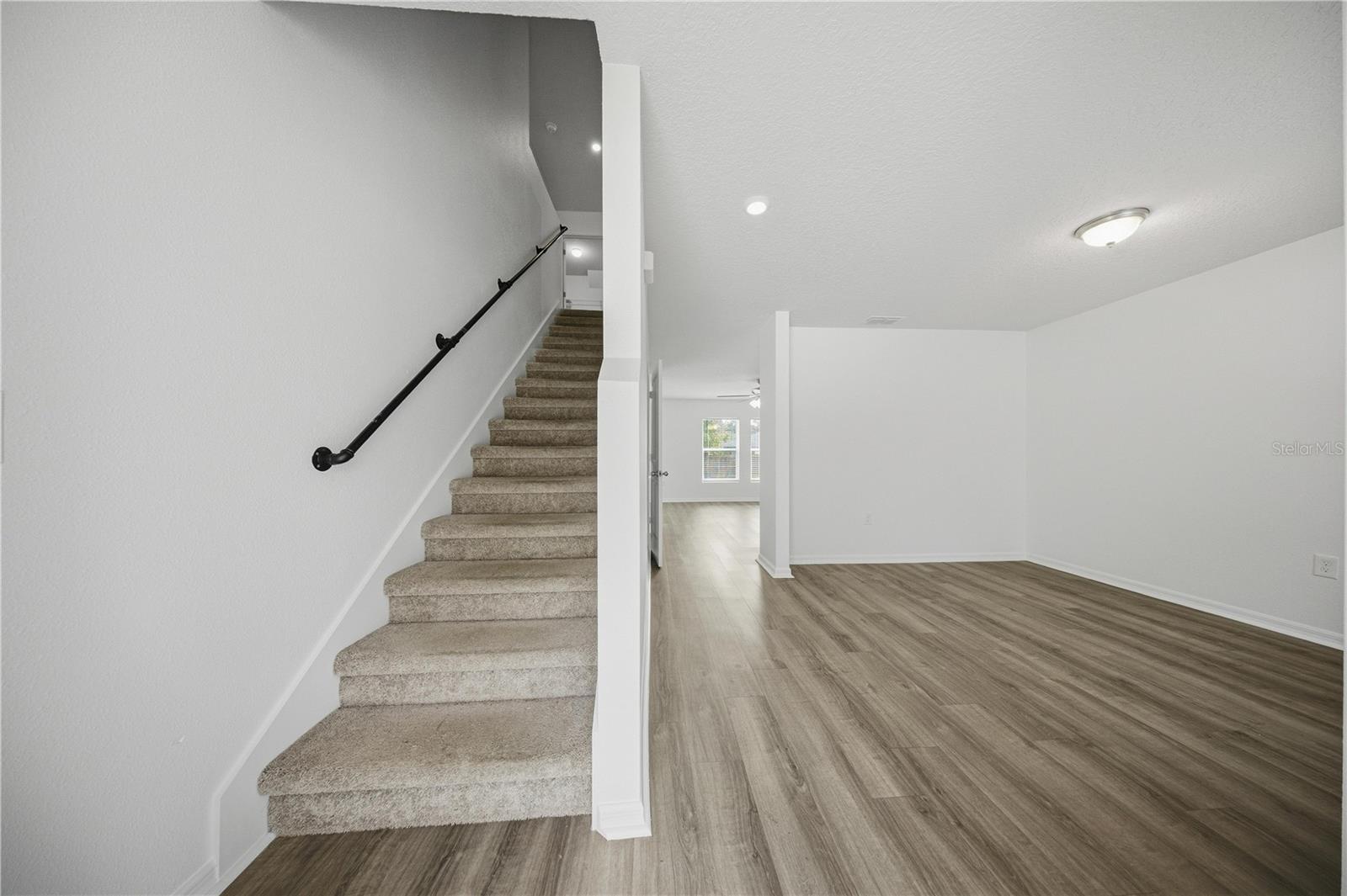 2934 W Higgins Pl Property Photo 5