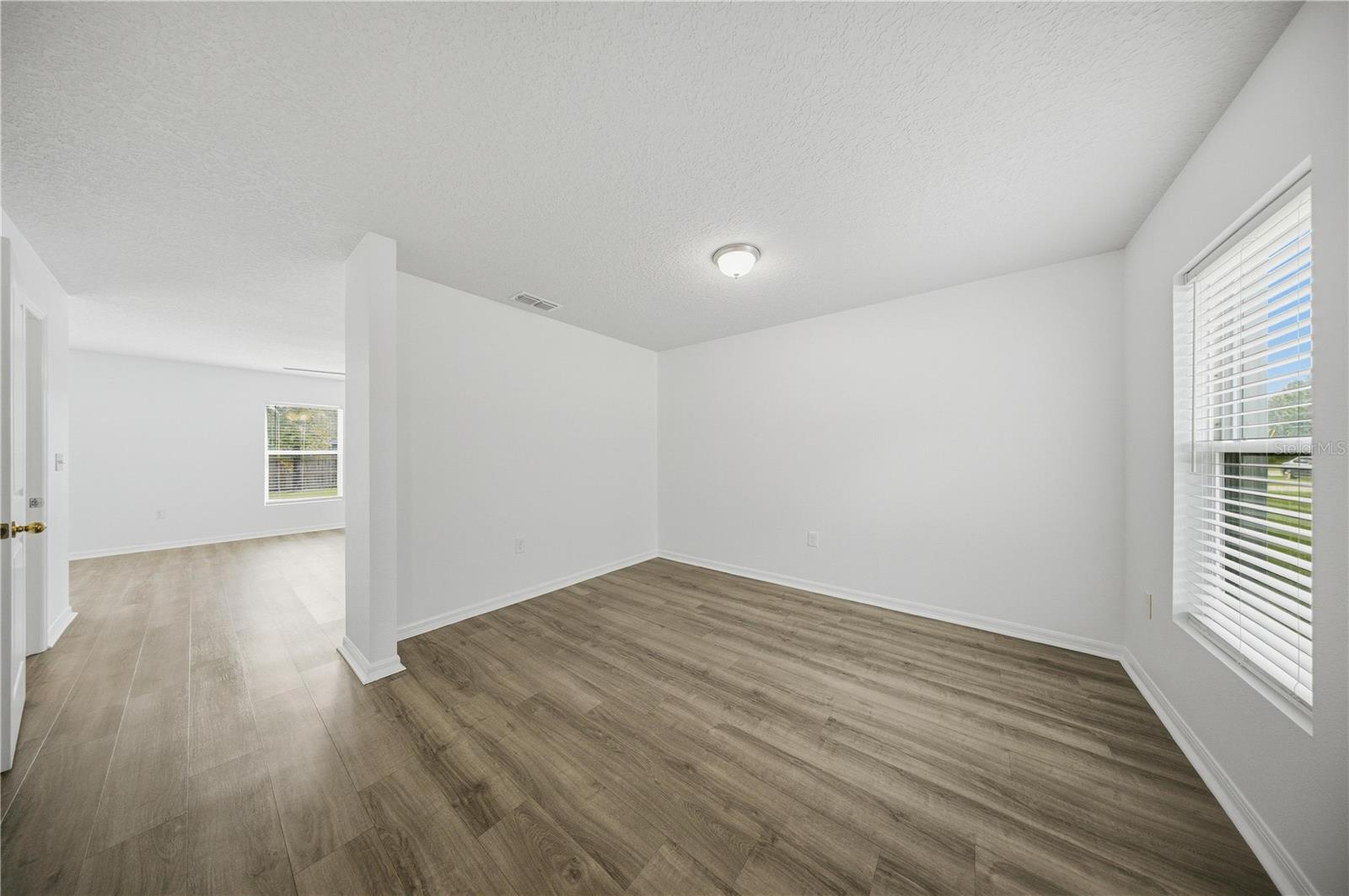 2934 W Higgins Pl Property Photo 6