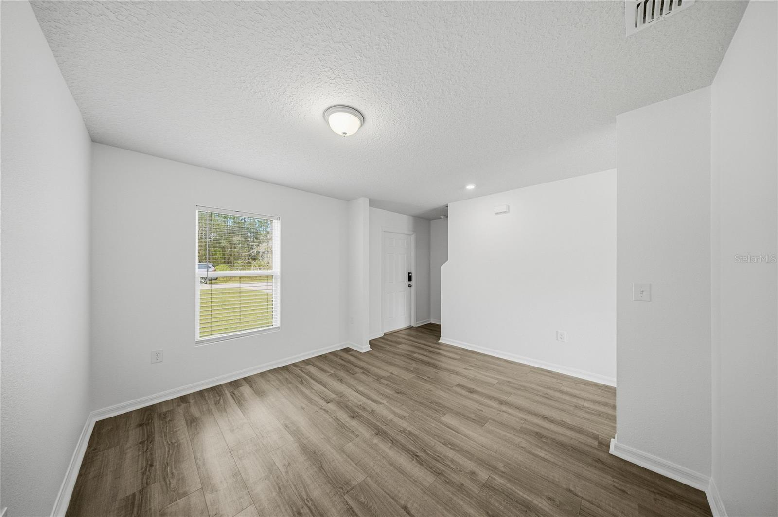 2934 W Higgins Pl Property Photo 7