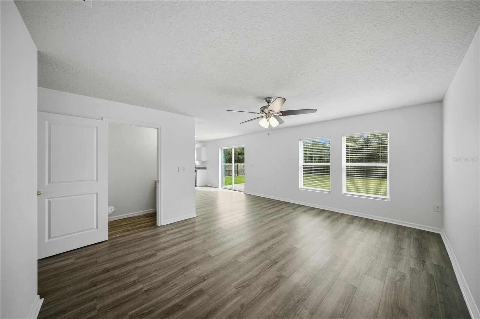 2934 W Higgins Pl Property Photo 9