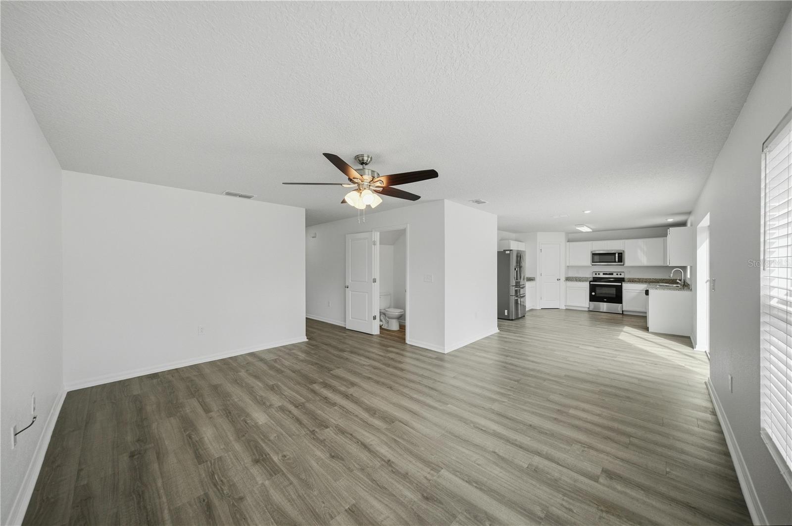 2934 W Higgins Pl Property Photo 10
