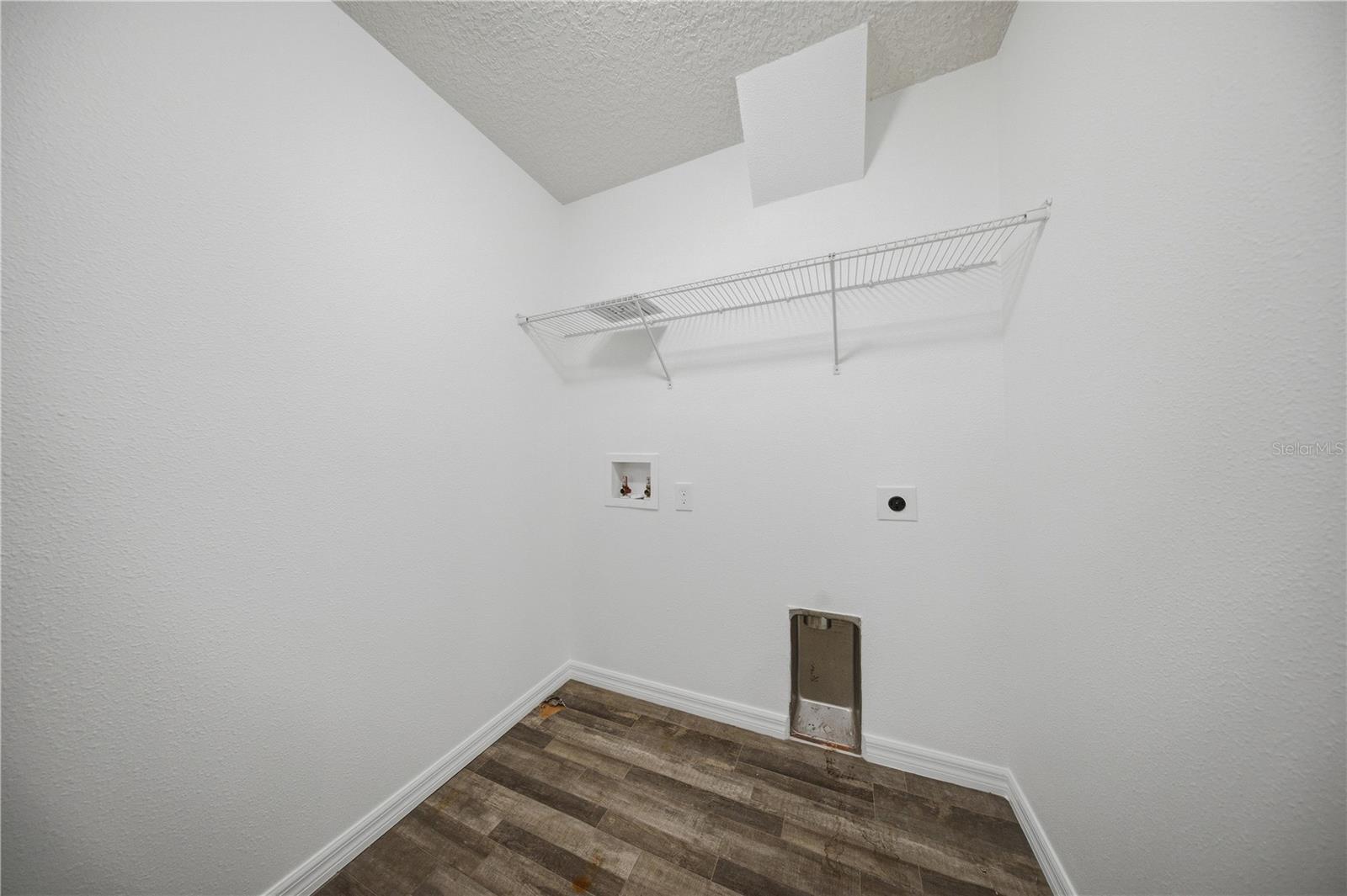 2934 W Higgins Pl Property Photo 29