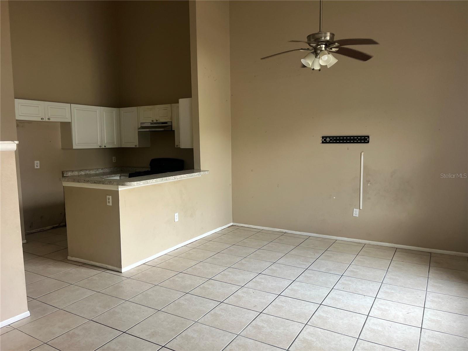1323 Azalea Way Property Photo 4