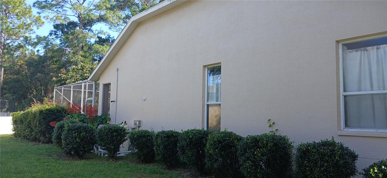 2 Black Willow Ct N Property Photo 3