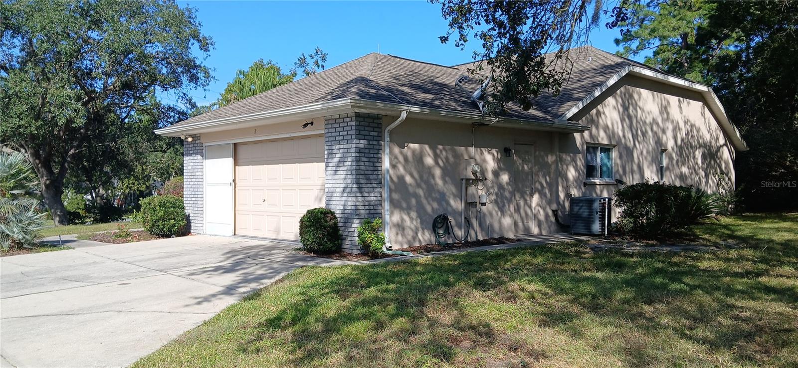 2 Black Willow Ct N Property Photo 4