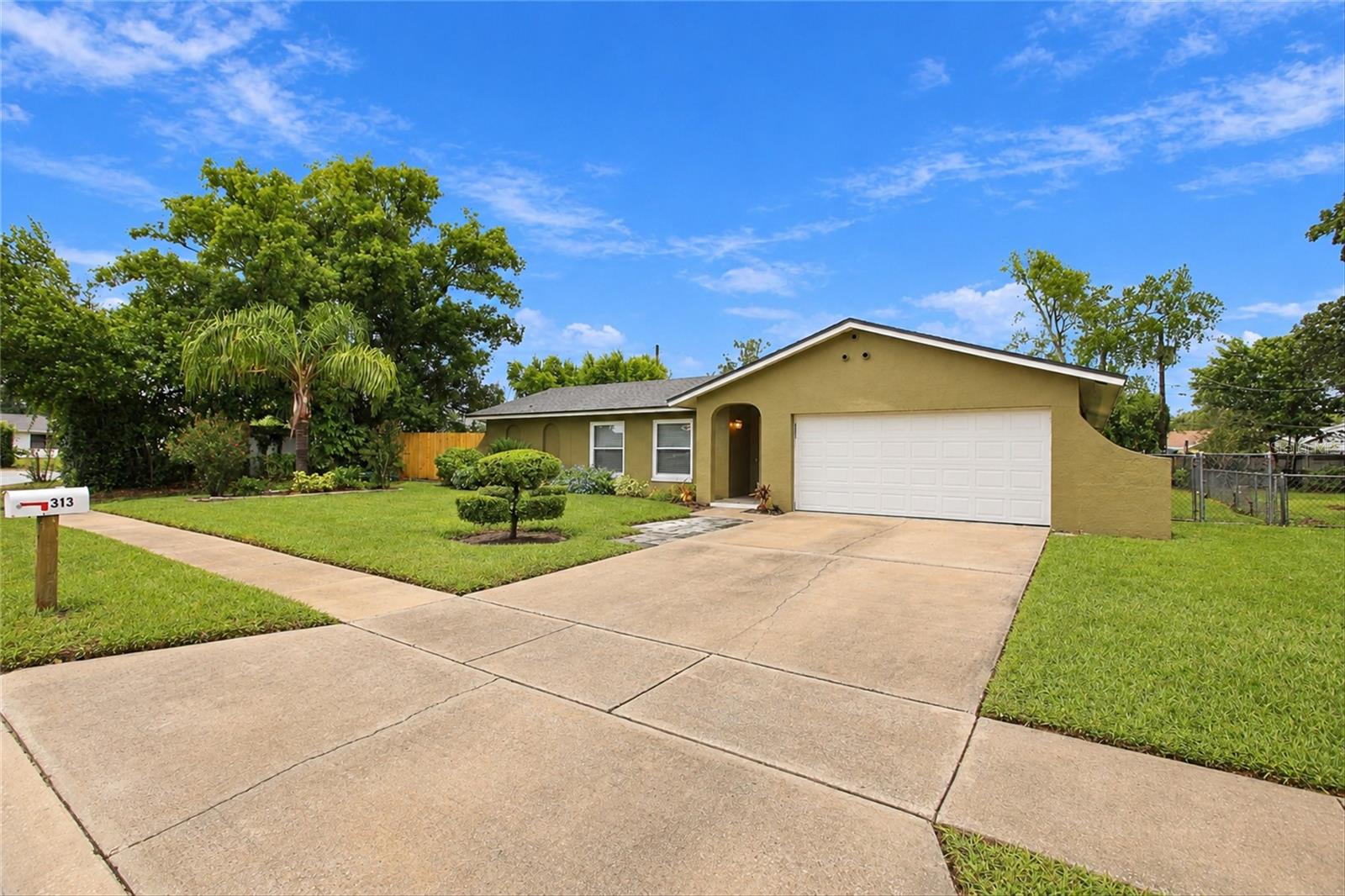 313 Robin Hill Dr Property Photo 3