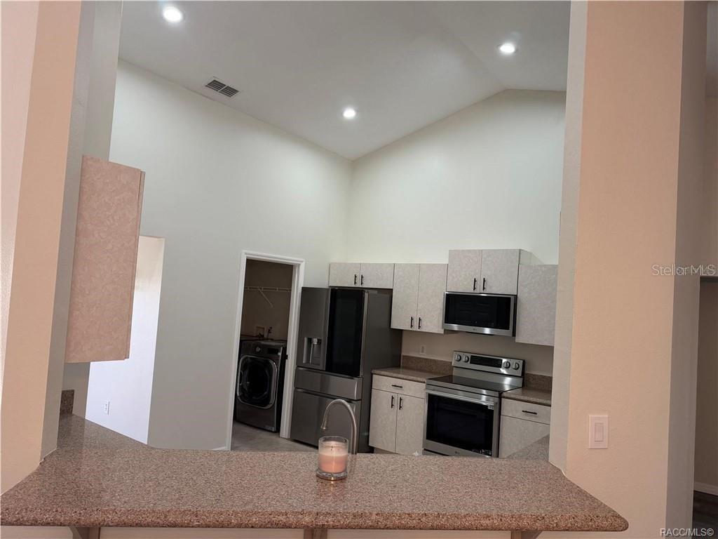 994 E Crown Of Roses Loop Property Photo 9