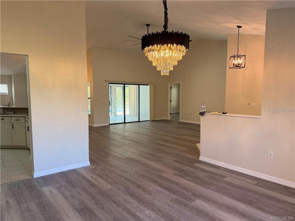 994 E Crown Of Roses Loop Property Photo 15