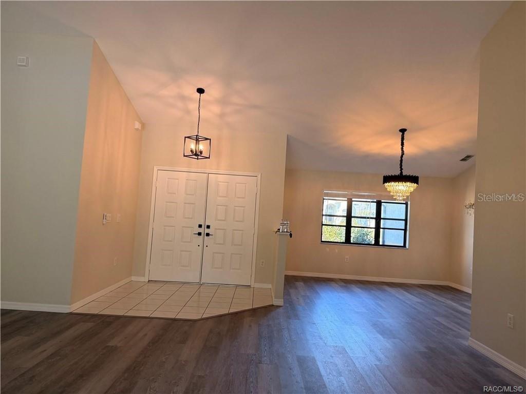 994 E Crown Of Roses Loop Property Photo 16
