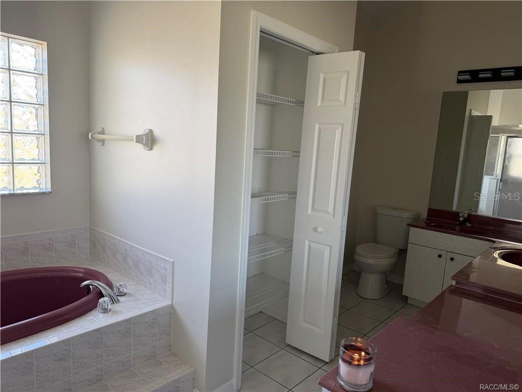 994 E Crown Of Roses Loop Property Photo 18