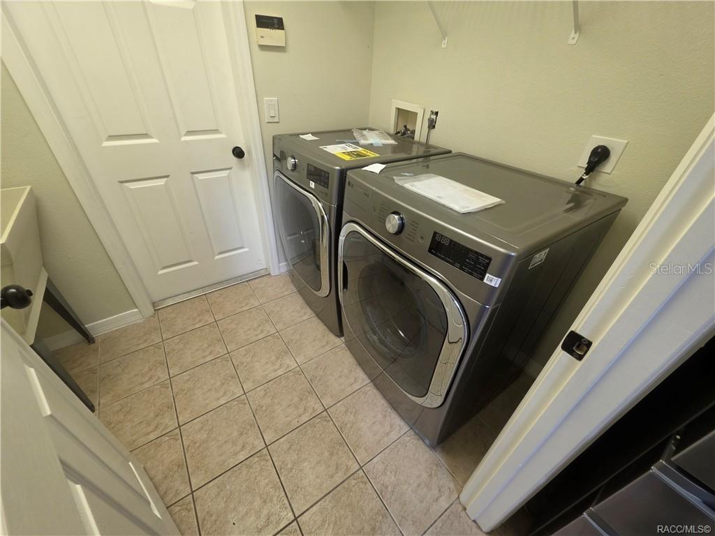 994 E Crown Of Roses Loop Property Photo 20