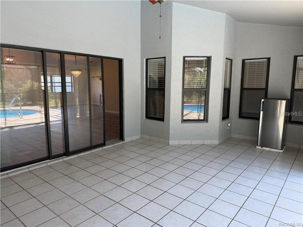 994 E Crown Of Roses Loop Property Photo 22