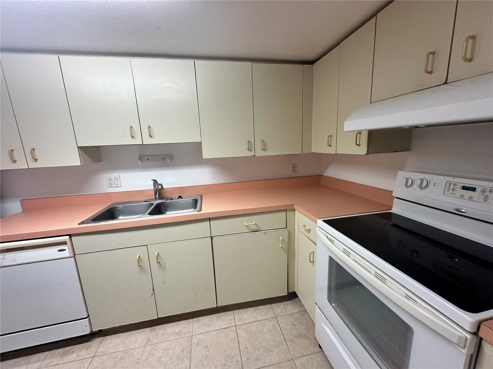 8124 Fairways Cir #r104 Property Photo 3