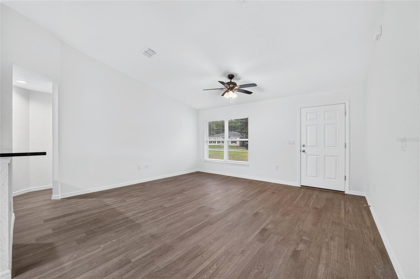 3 Fisher Way Pl Property Photo 5