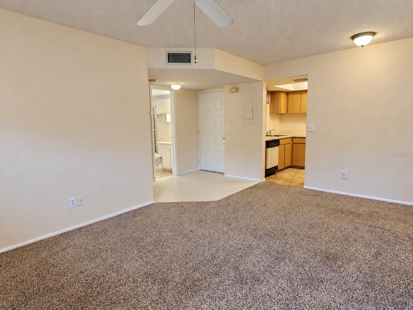 580 Fairways Ln #g204 Property Photo 3