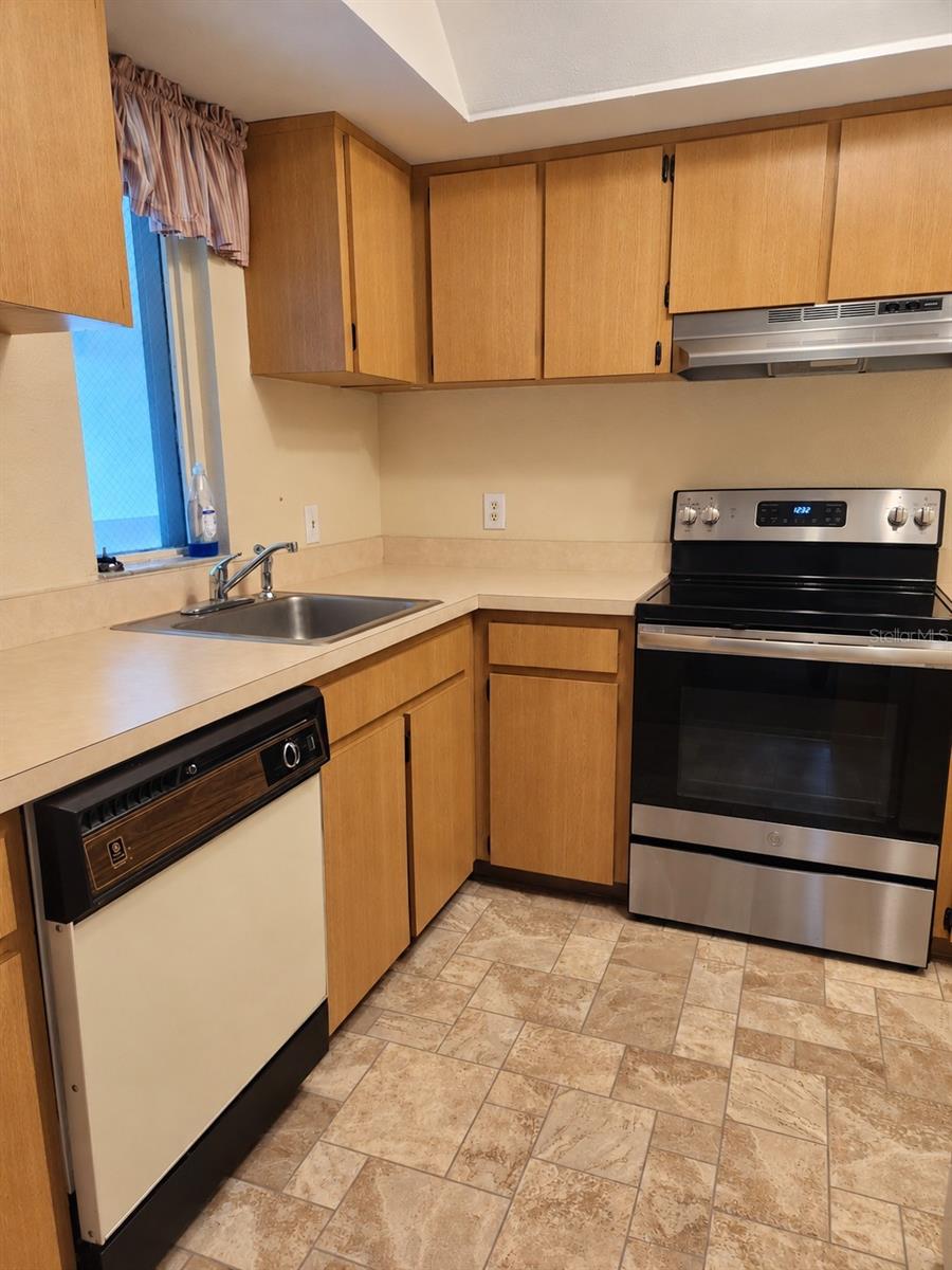 580 Fairways Ln #g204 Property Photo 7