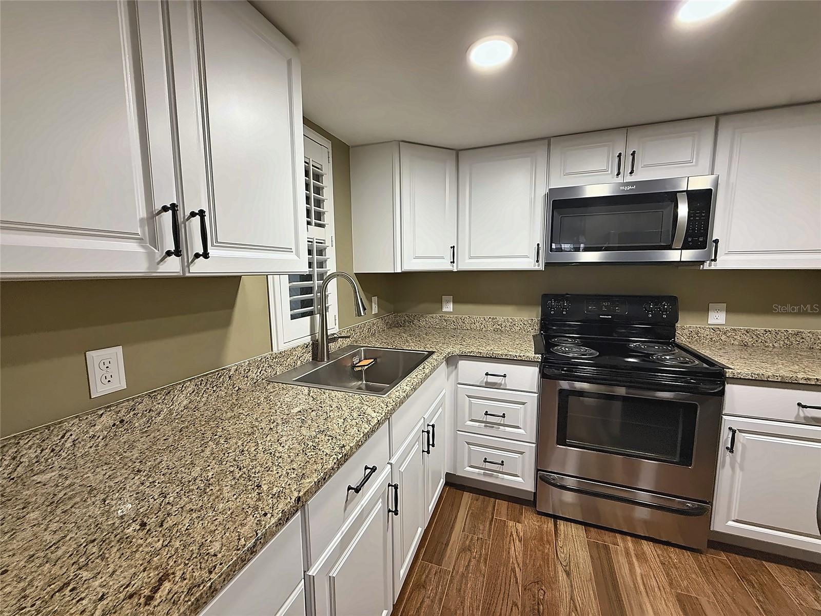 559 Midway Trak #l104 Property Photo 4