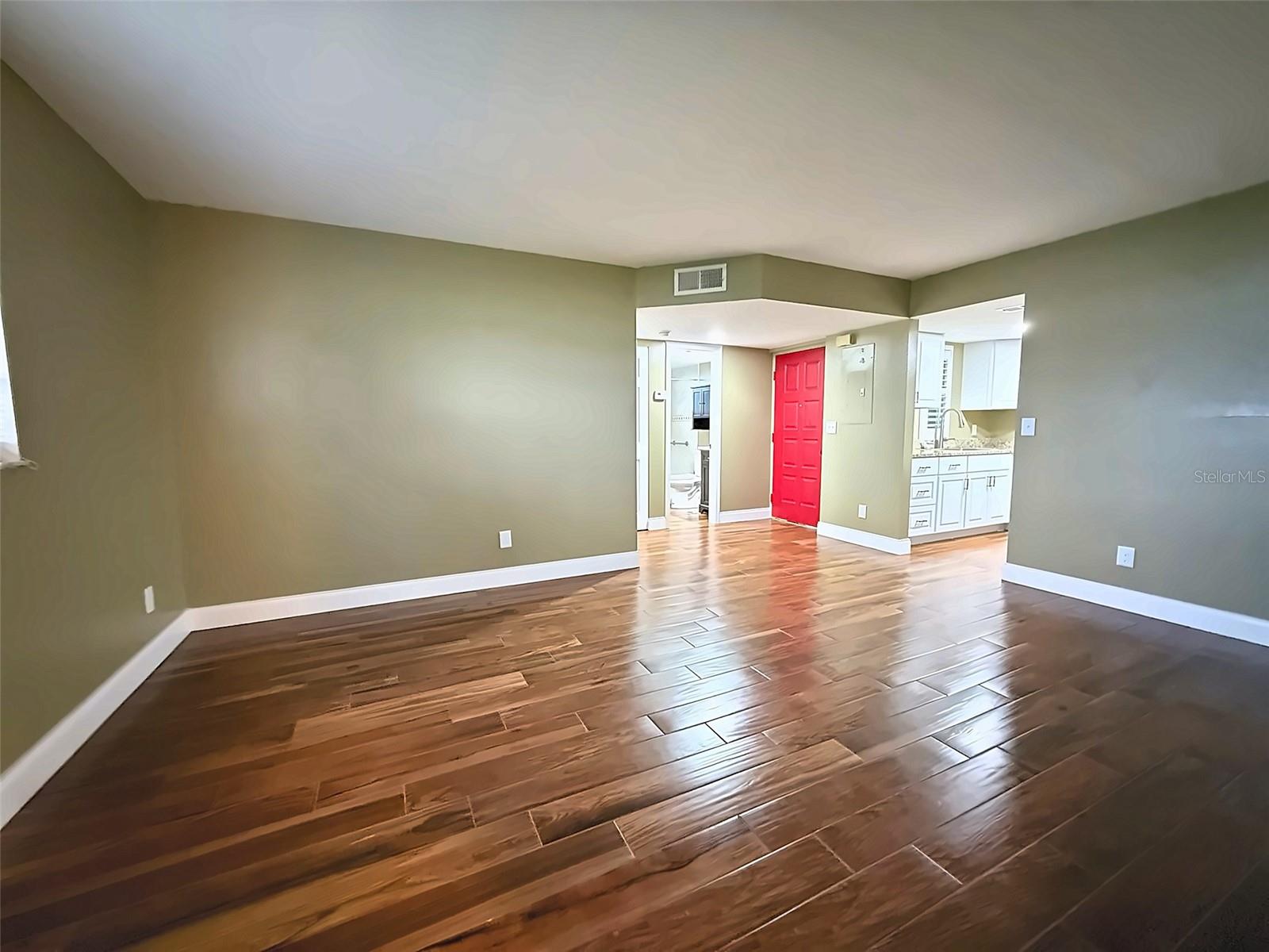 559 Midway Trak #l104 Property Photo 6