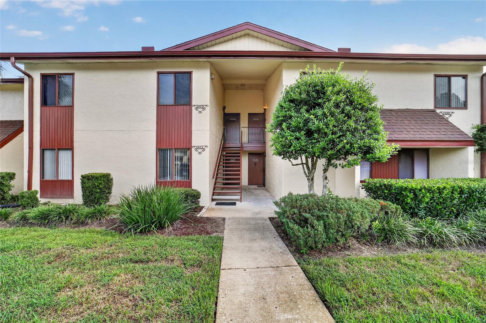 688 Midway Dr #b Property Photo 1