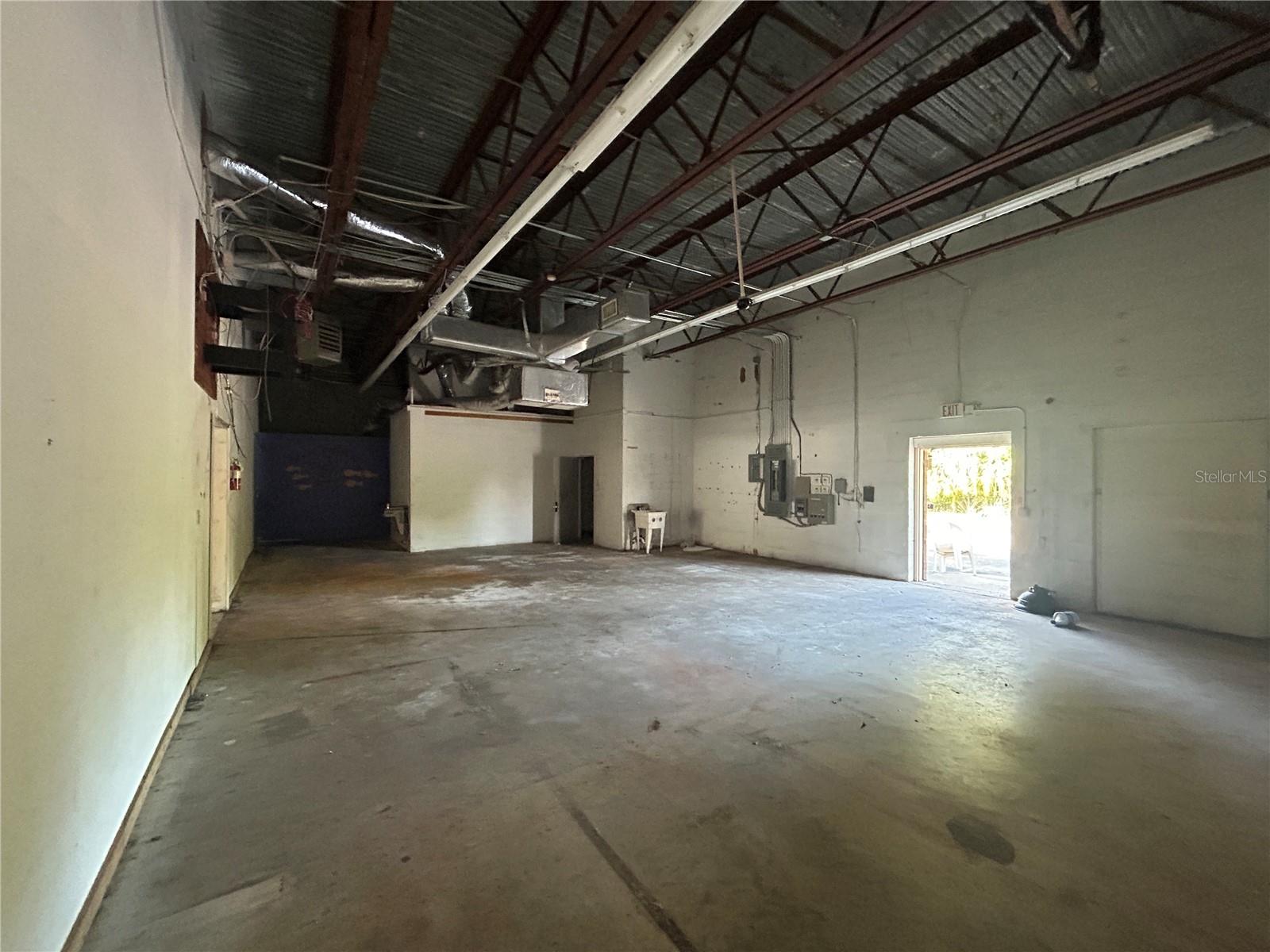 608 S Pine Ave Property Photo 5